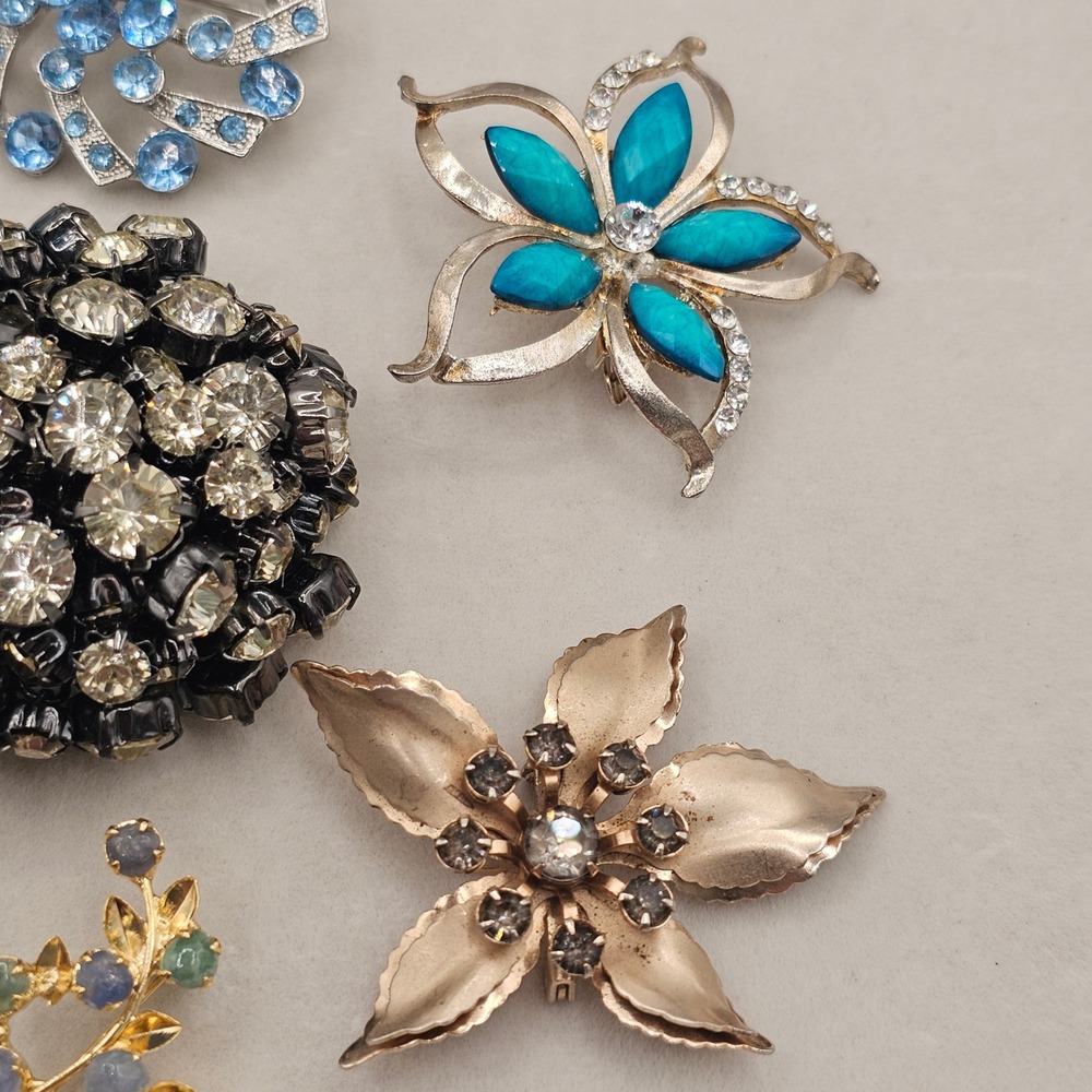 Floral Rhinestone Brooch Lot 13pc Colorful Vintage to Modern Pins - Picture 10 of 16